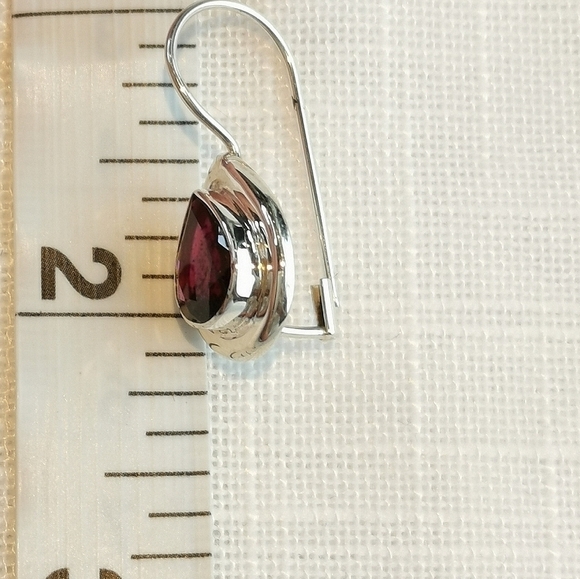 Teardrop shaped Garnet earrings in Sterling Silver 🆕 - Picture 5 of 6